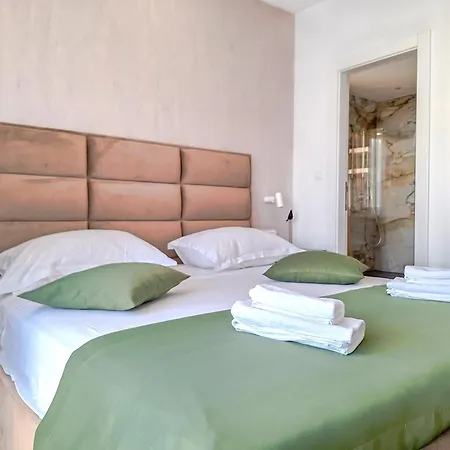 Kasa 1 Bed & Breakfast 4*